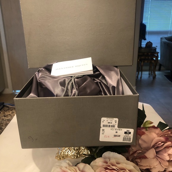 Alexander McQueen Skull Zipper Detail Peep Toe Pumps in Nubuck Leather - Picture 11 of 14